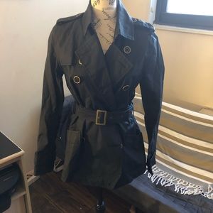 Women’s rain coat, size medium